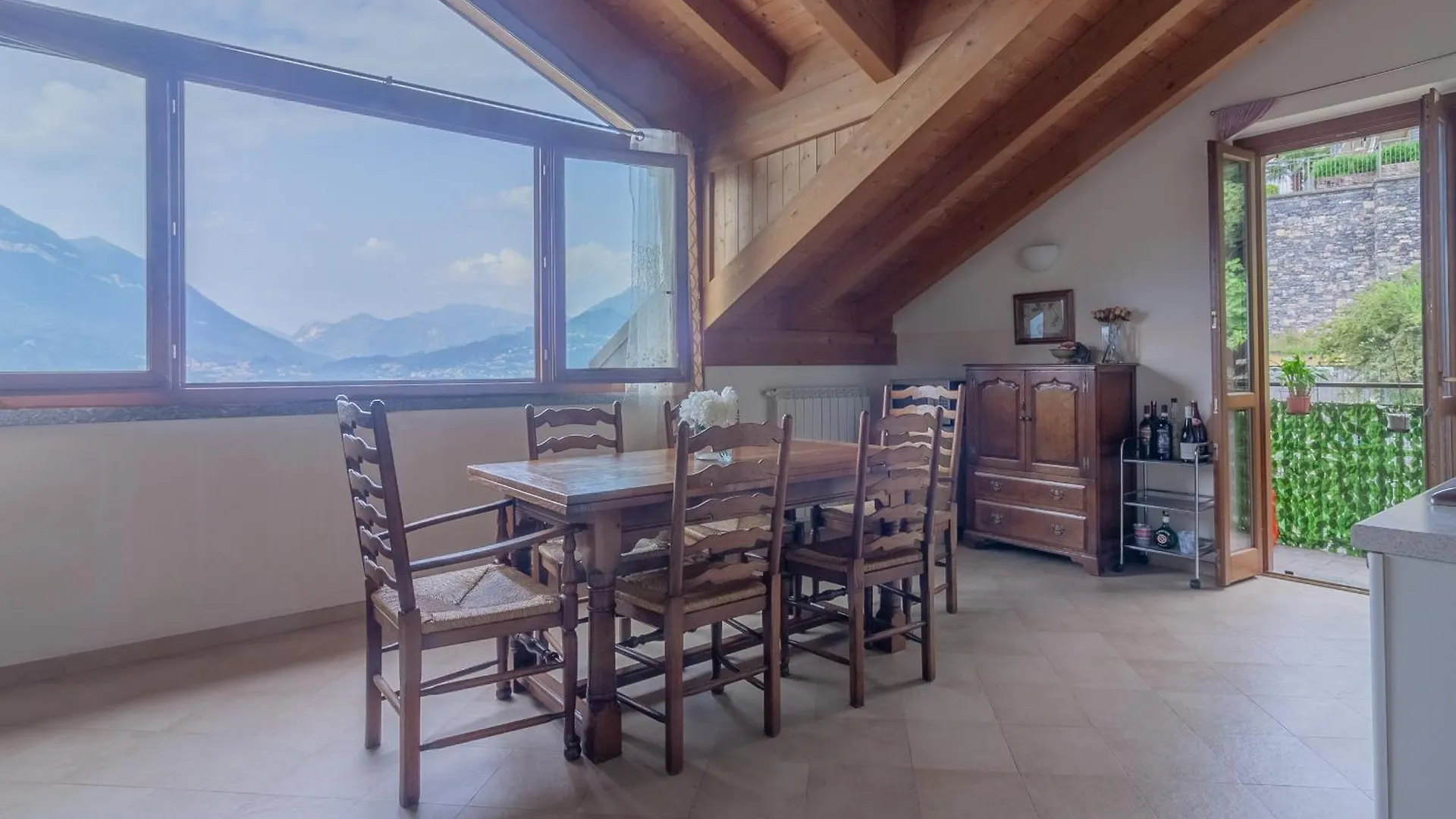 Queen Lake View Perledo Italia